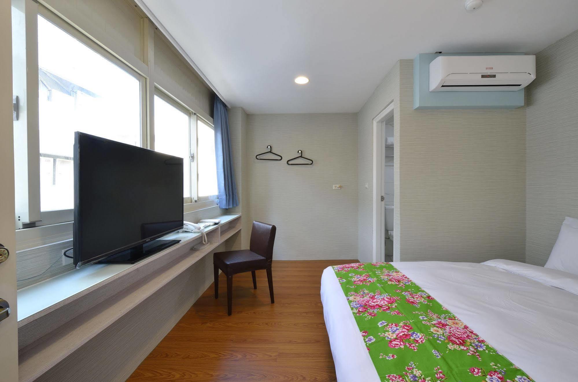 Mini Box Hotel Taipei Exterior photo