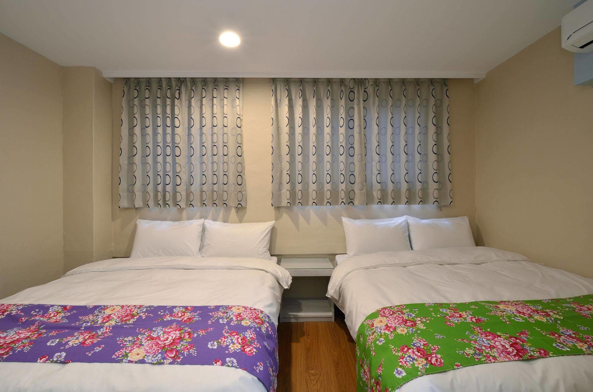 Mini Box Hotel Taipei Exterior photo